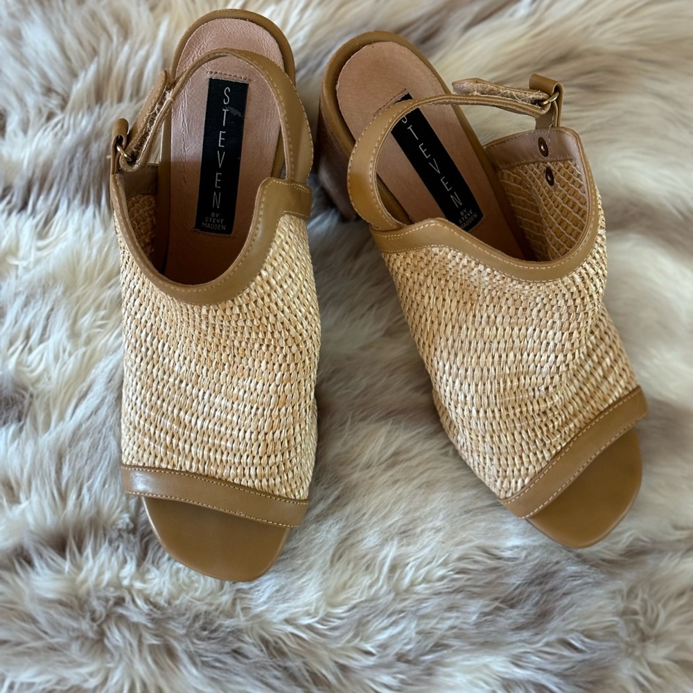 Woven Peep Toe Chunk Heel. Gorgeous & comfy! Steve Madden